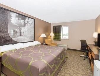Super 8 By Wyndham Belleville Bagian luar foto