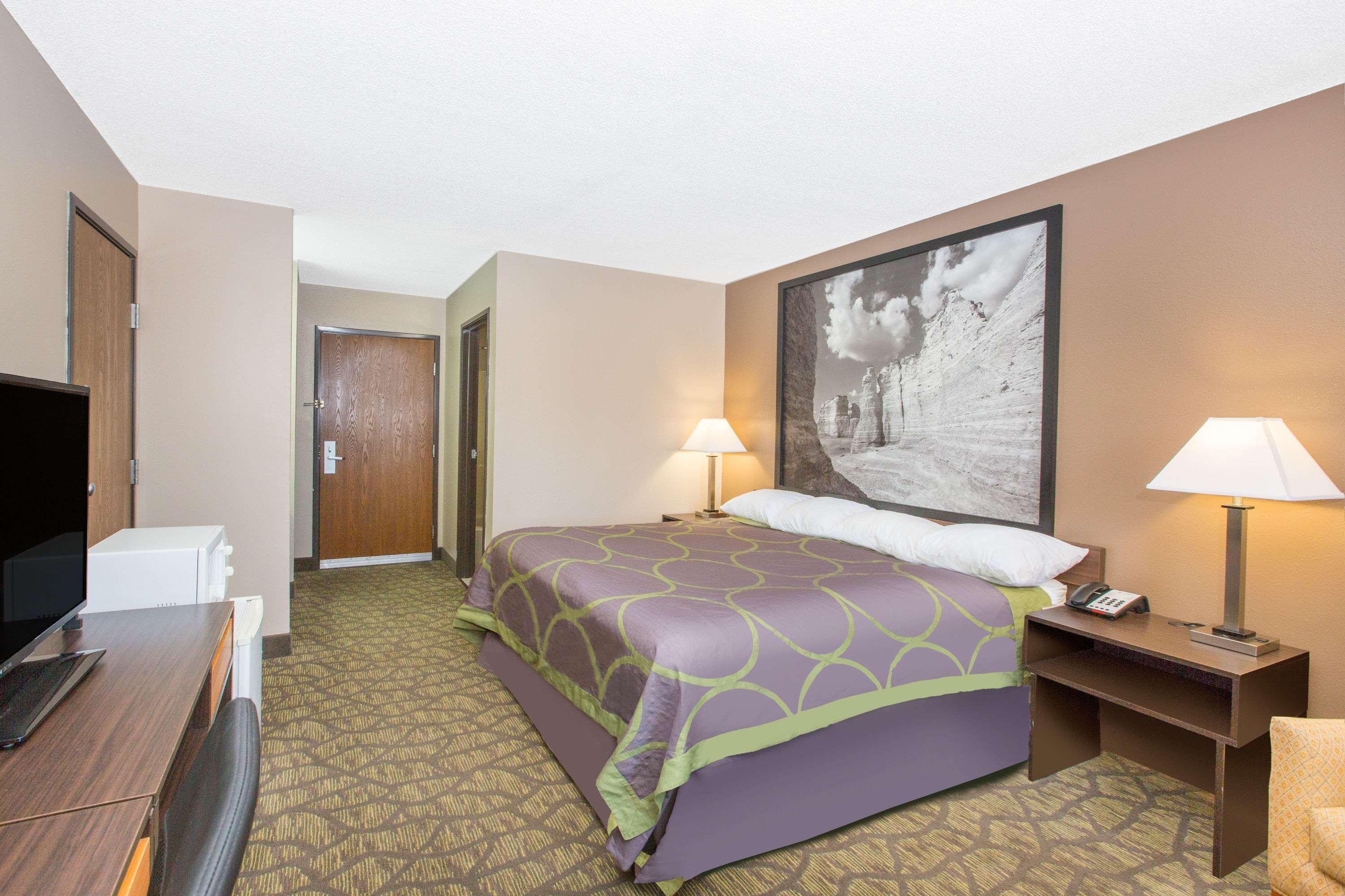 Super 8 By Wyndham Belleville Bagian luar foto