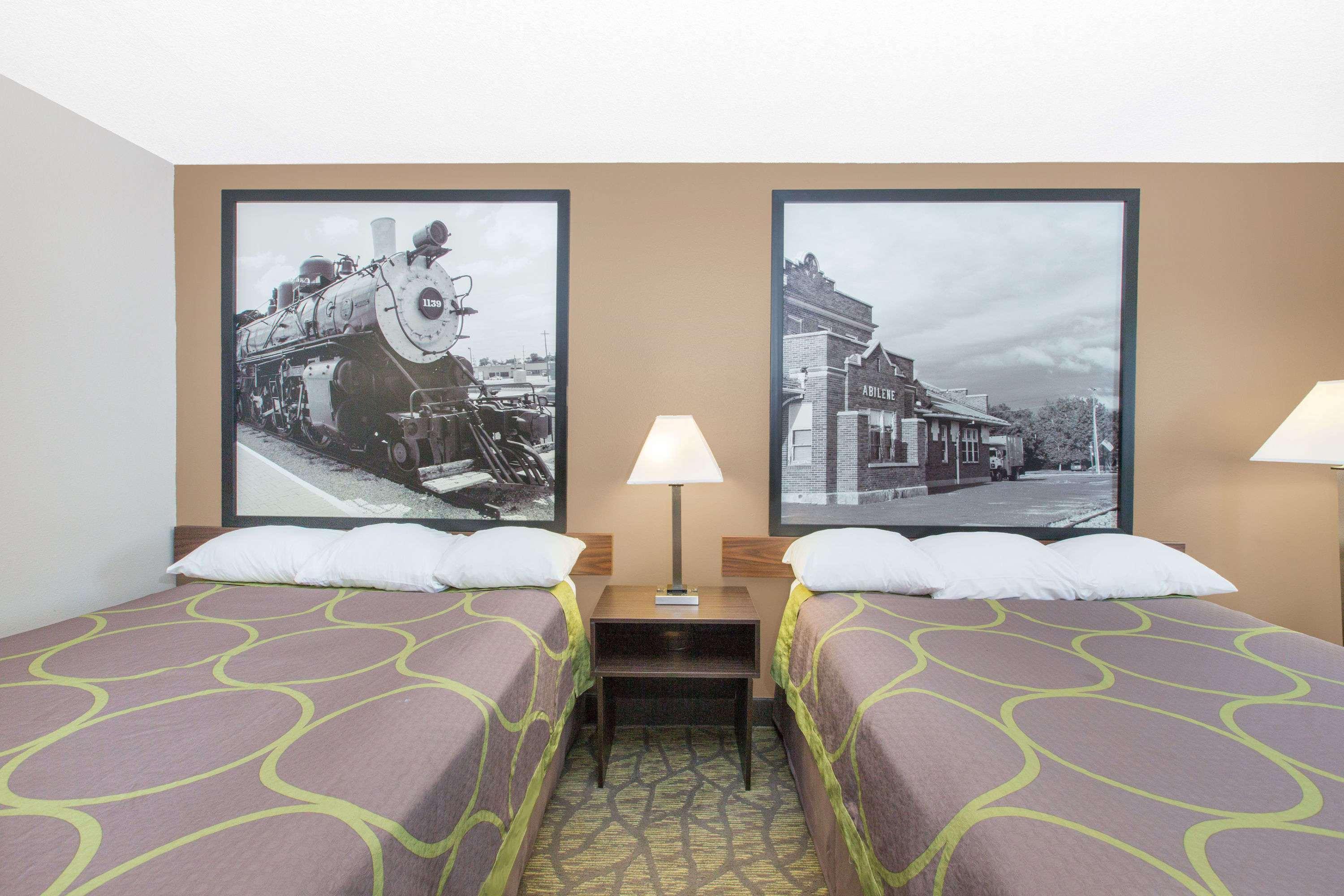 Super 8 By Wyndham Belleville Bagian luar foto