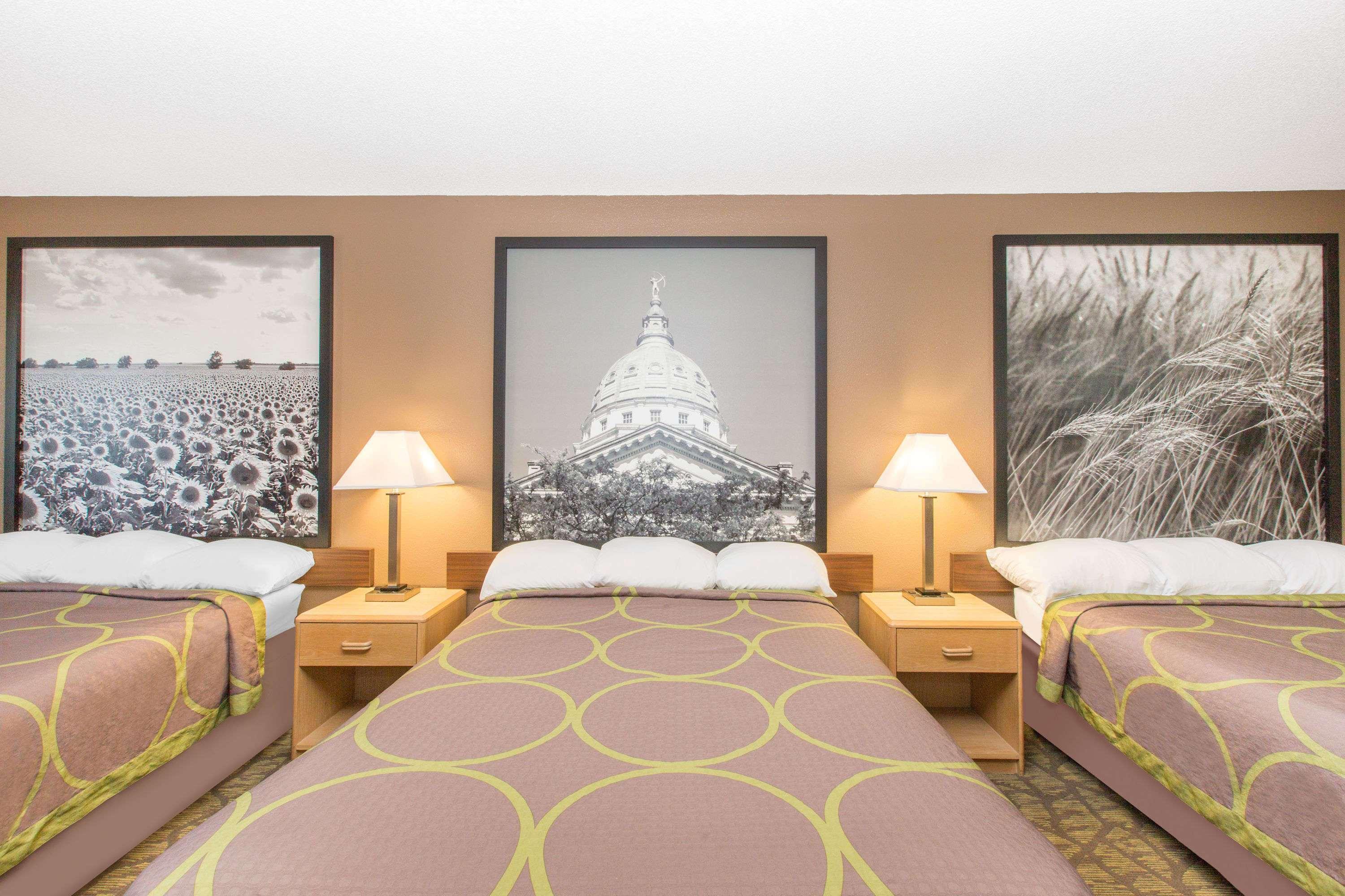 Super 8 By Wyndham Belleville Bagian luar foto
