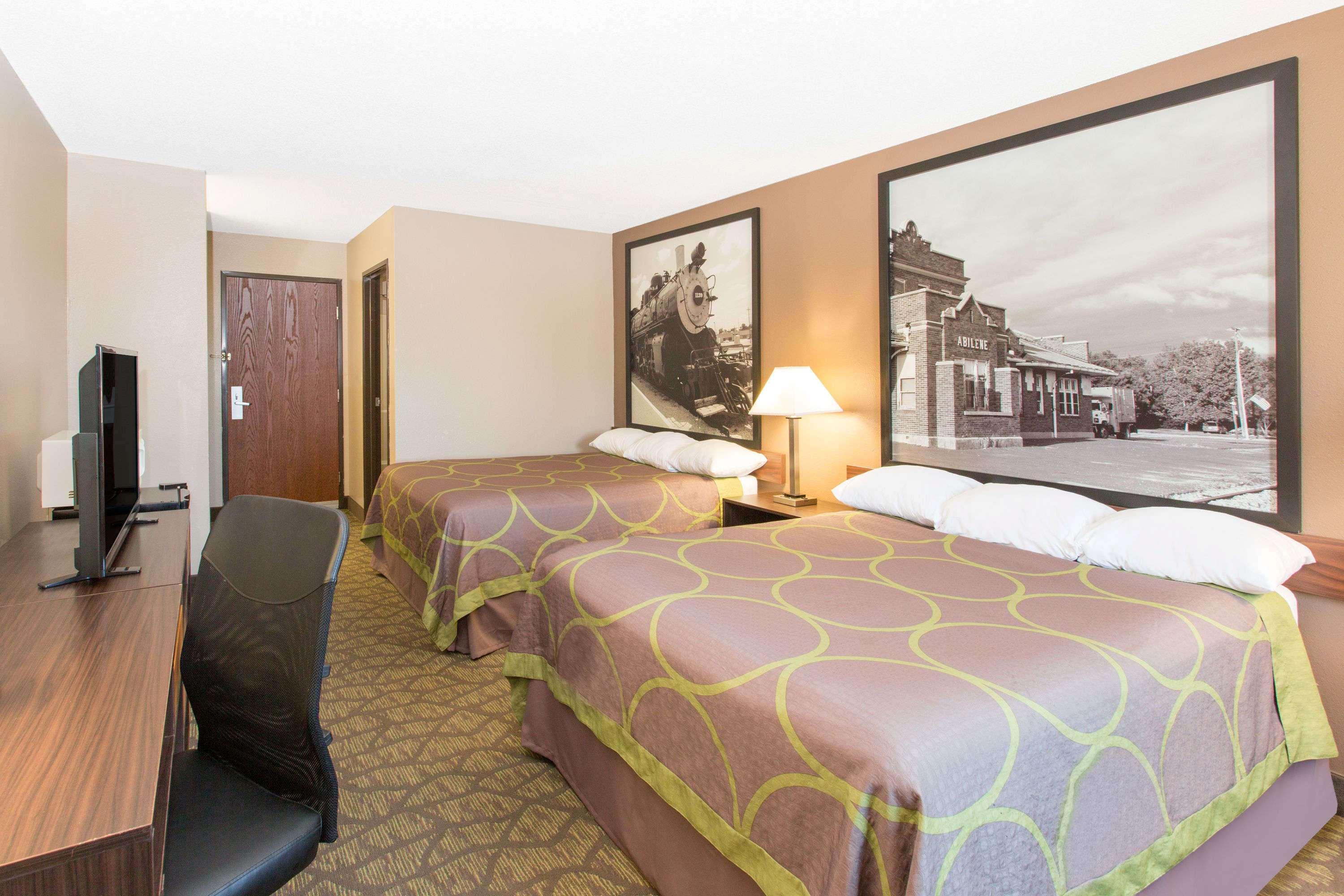 Super 8 By Wyndham Belleville Bagian luar foto