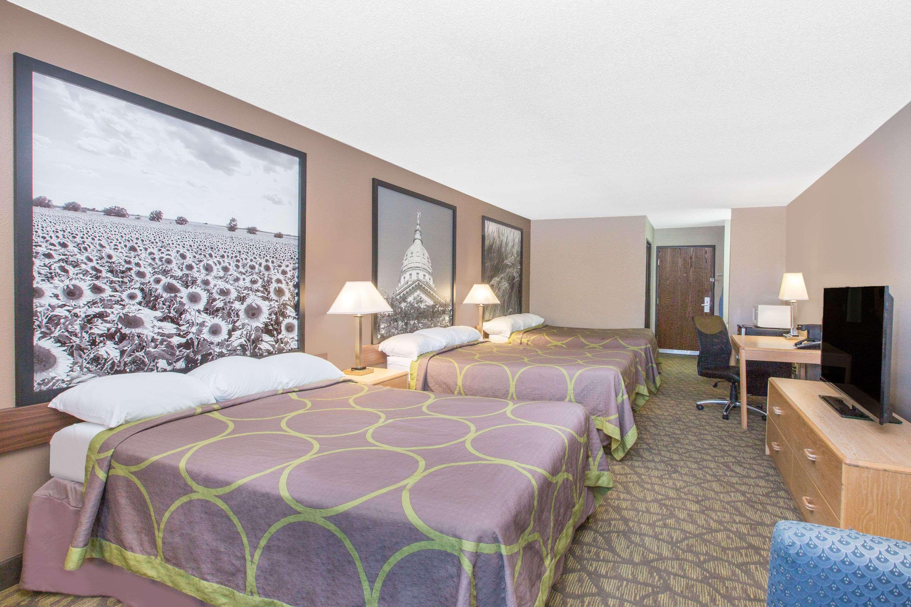 Super 8 By Wyndham Belleville Bagian luar foto