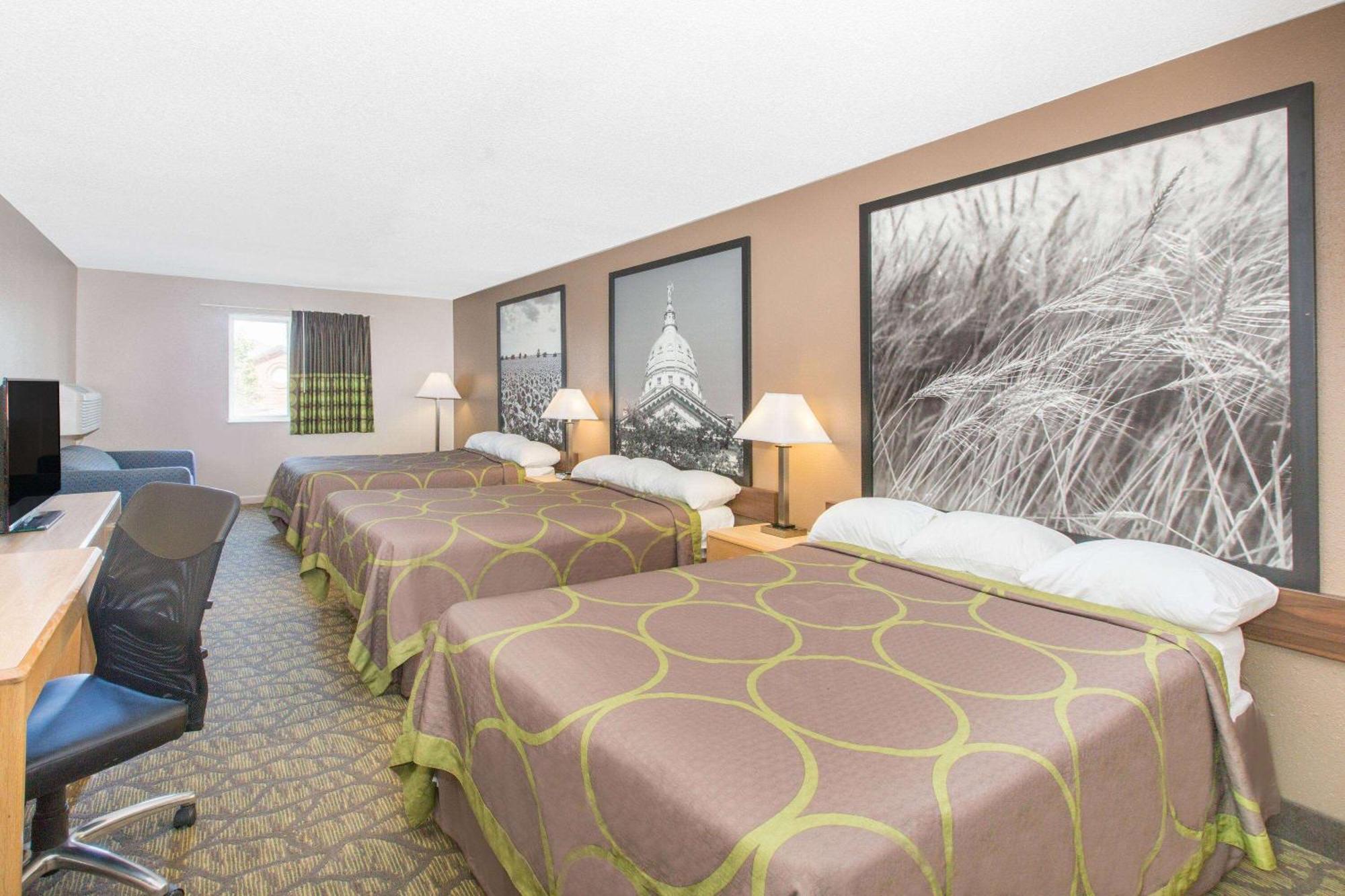 Super 8 By Wyndham Belleville Bagian luar foto